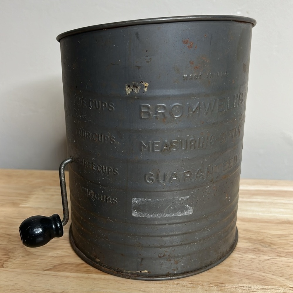 Vintage Bromwell’s Measuring Sifter 5 Cup -  rustic farmhouse